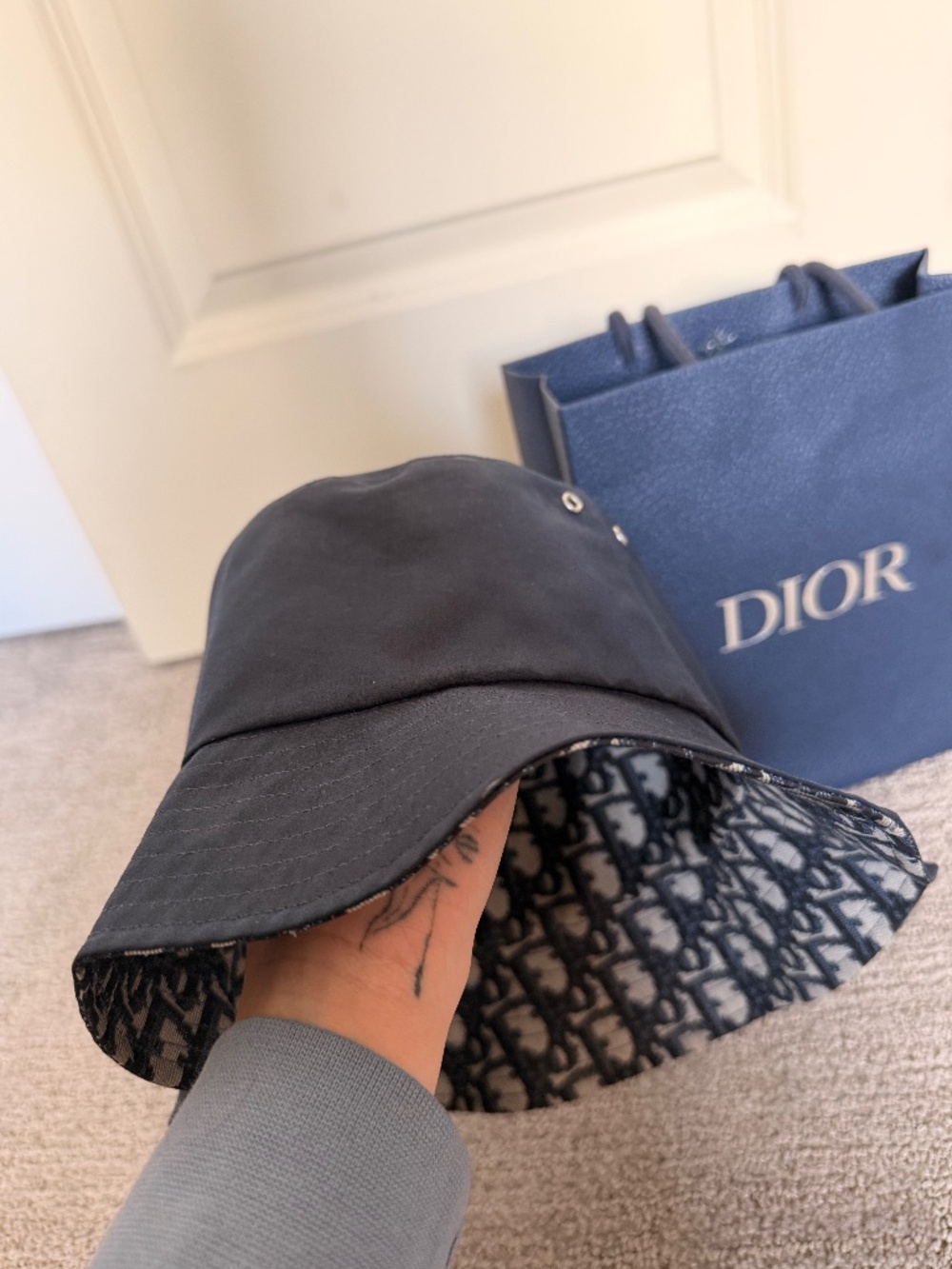reversible dior bucket hat